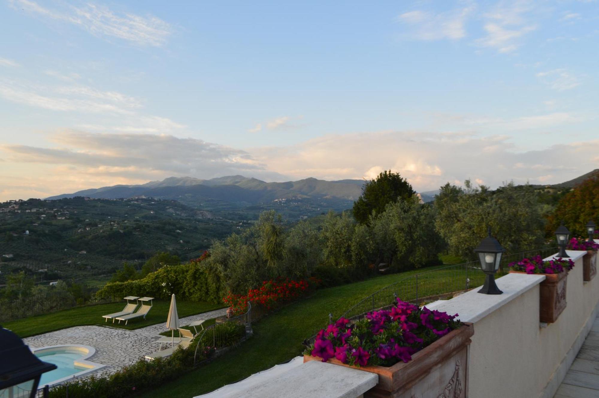 Villa Collebelvedere - Near Rome With Home Restaurant Fara in Sabina Ngoại thất bức ảnh